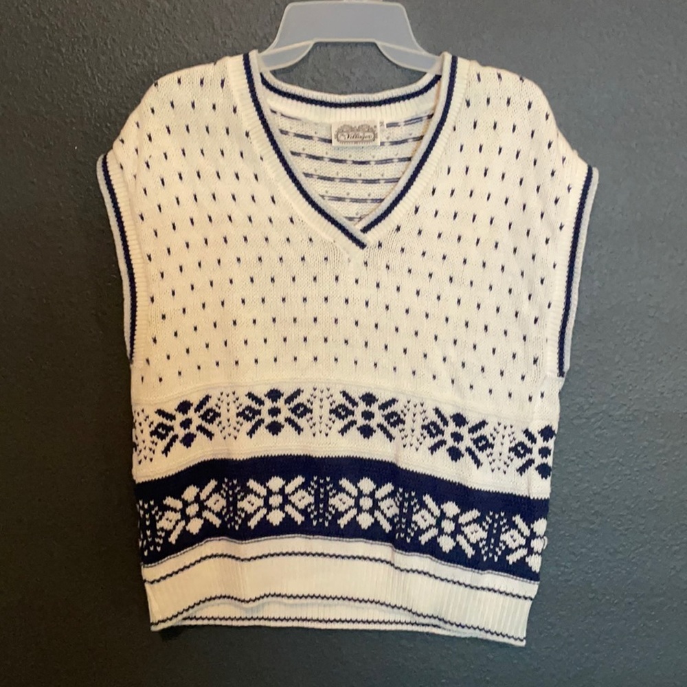 Vintage knit sleeveless sweater.